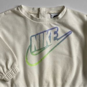 Vintage Nike Sweatshirt Long Sleeve Nike Swoosh T-Shirt White Logo Crop Girls